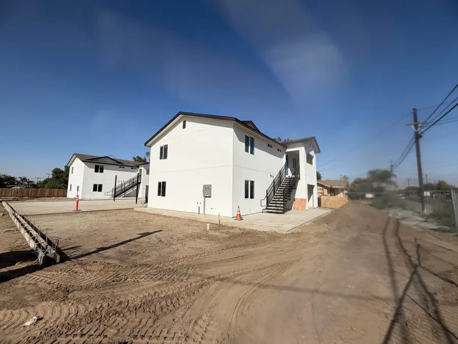 168 E Vandalia Avenue, Porterville, CA 93257 - #2