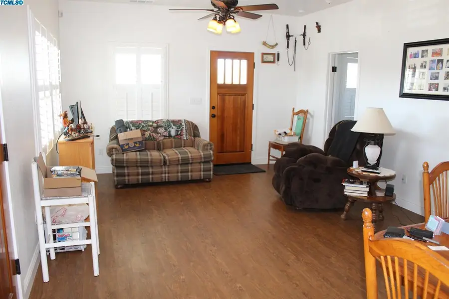 198 S Palm Street, Woodlake, CA 93286 - #2