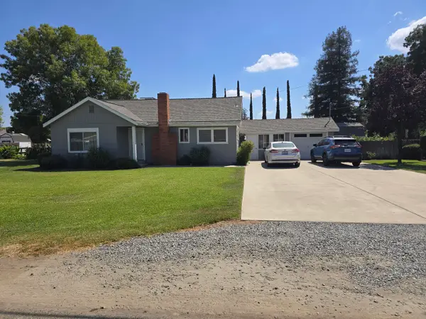 4239 W Laura Avenue, Visalia, CA 93277
