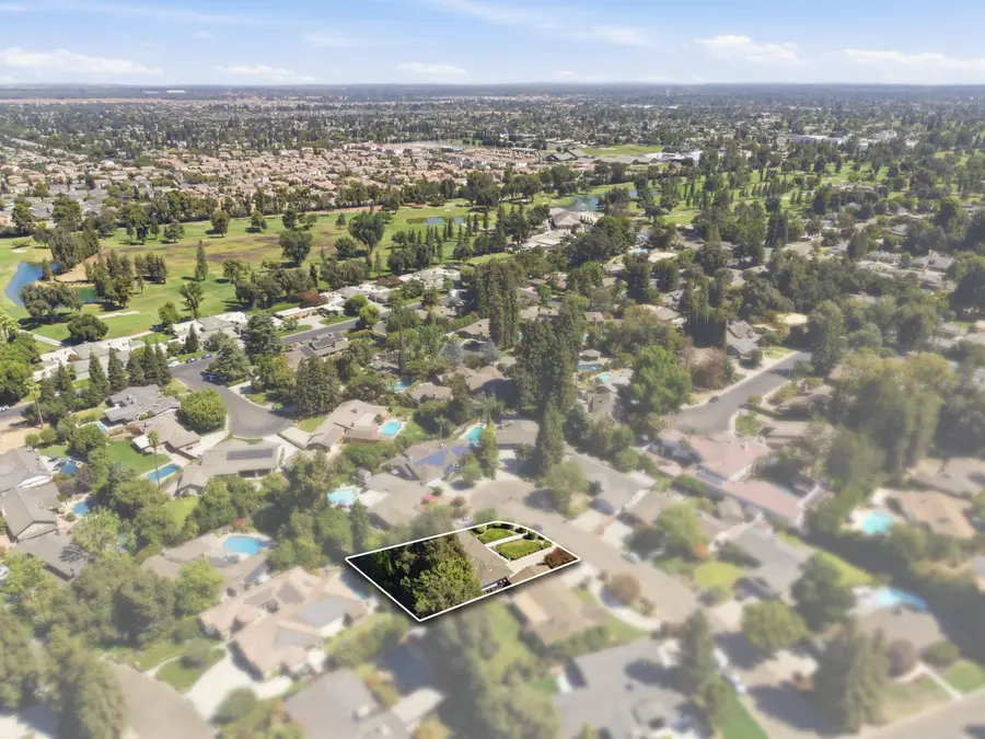 435 N O'farrell Court, Visalia, CA 93291 - #2