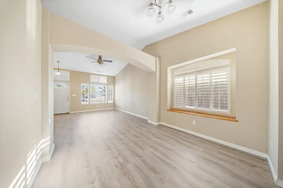 915 Euclid Drive, Hanford, CA 93230 - #3
