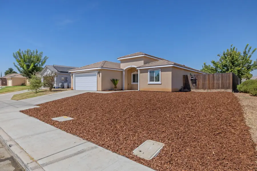 414 Summit Avenue, Woodlake, CA 93286 - #2