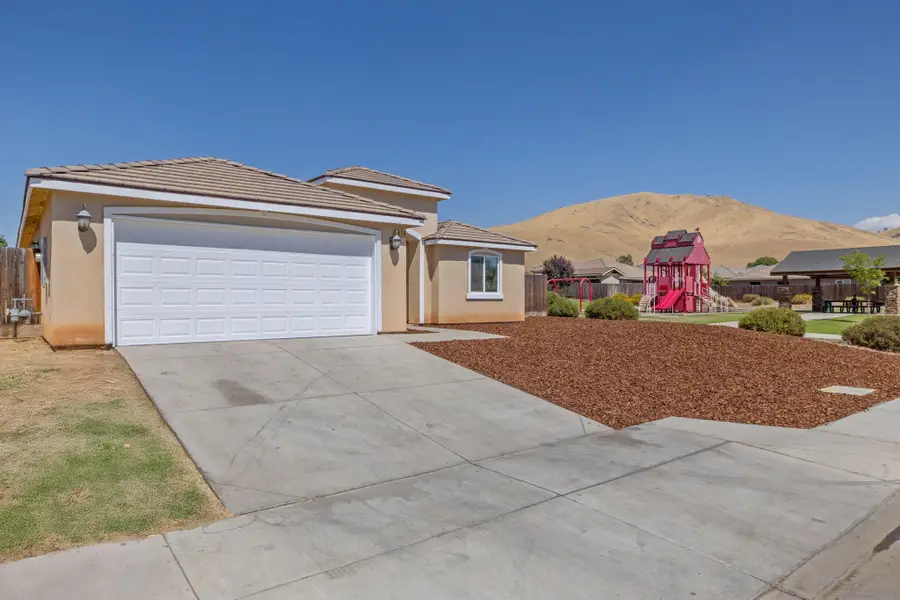 414 Summit Avenue, Woodlake, CA 93286 - #3