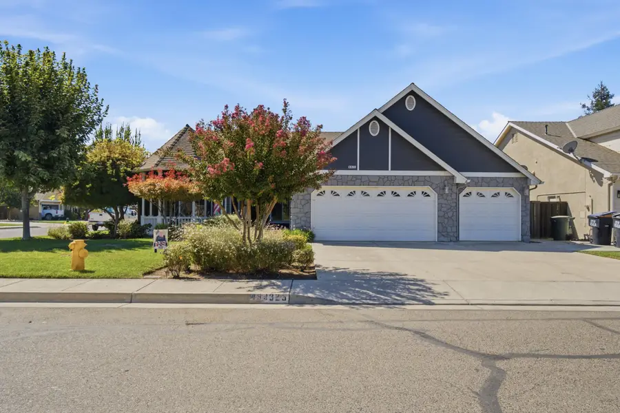4923 W Lark Avenue, Visalia, CA 93291 - #2