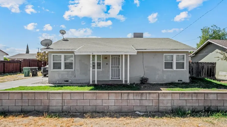 1765 W Morton Avenue, Porterville, CA 93257 - #2