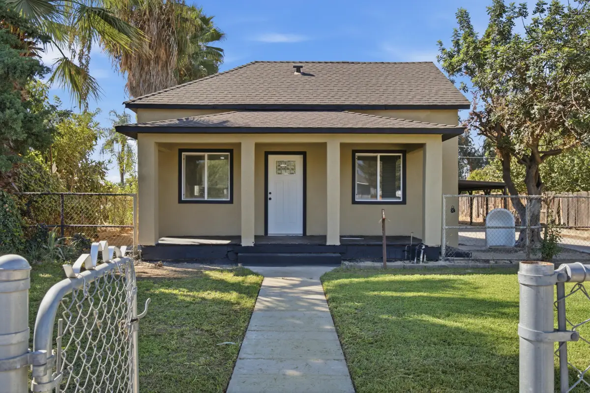 520 E Yale Avenue, Dinuba, CA 93618 - #1