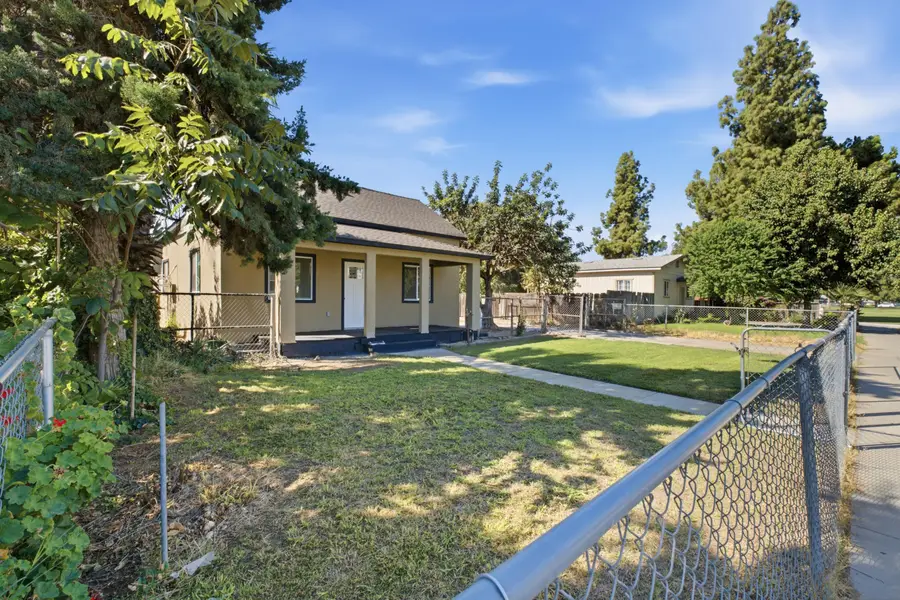 520 E Yale Avenue, Dinuba, CA 93618 - #3