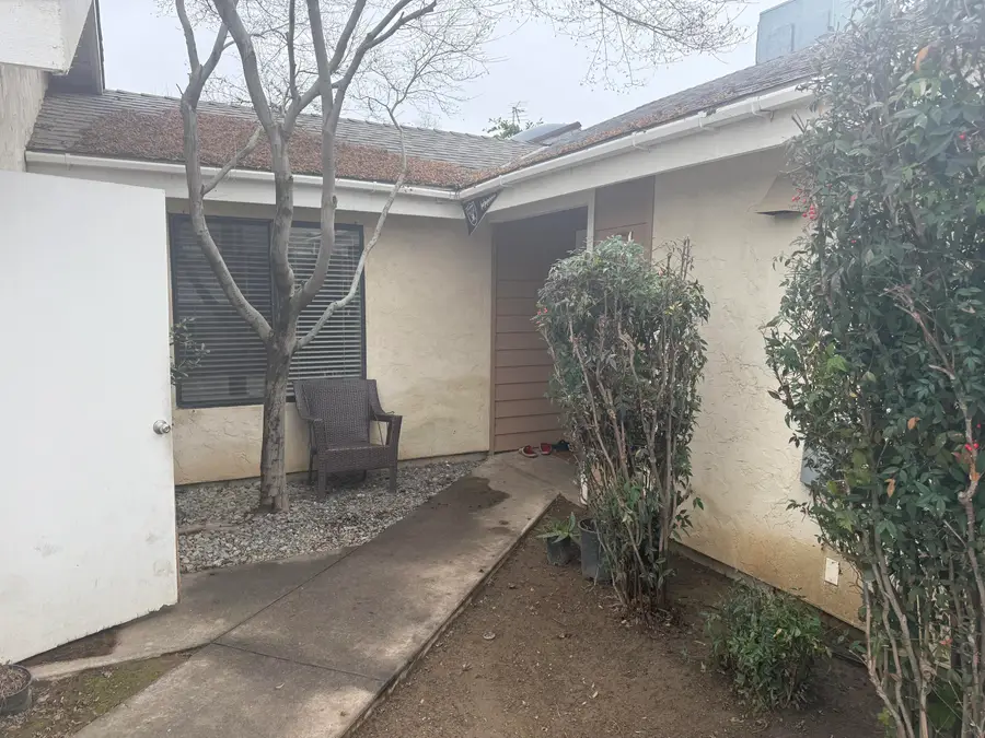 1338 E Castlecrest Avenue, Visalia, CA 93292 - #3