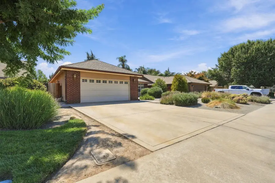 2139 E Kaweah Court, Visalia, CA 93292 - #2