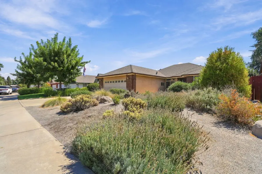 2139 E Kaweah Court, Visalia, CA 93292 - #3