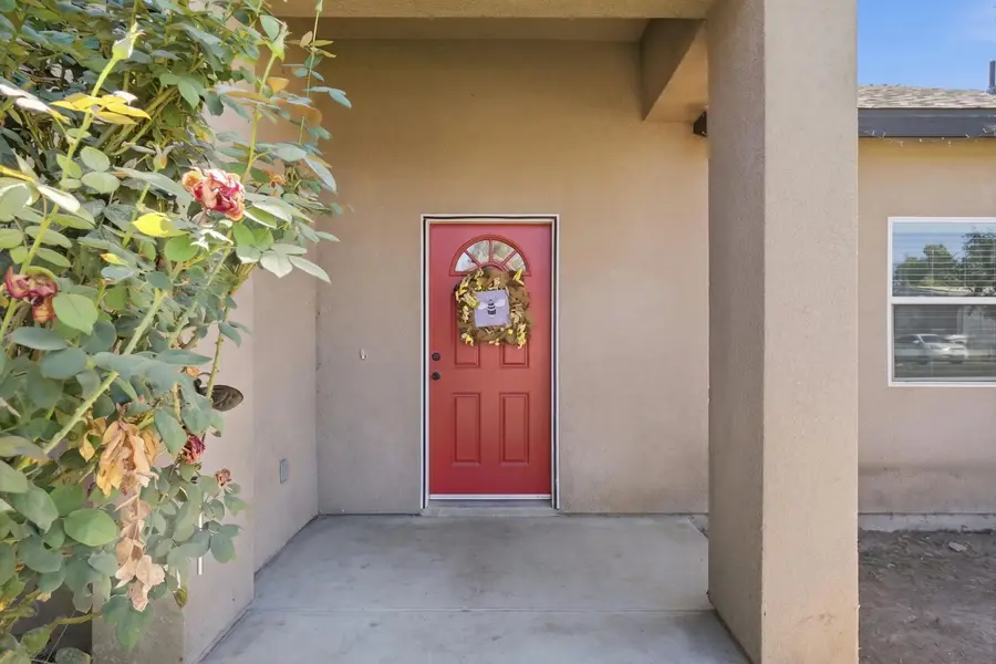 301 E Oakland Street, Farmersville, CA 93223 - #3