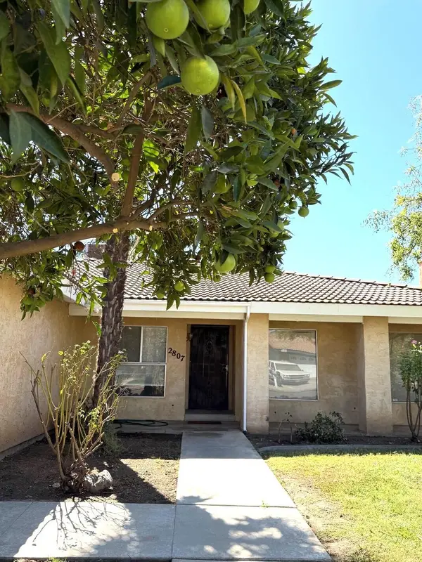 2807 E Norman Avenue, Visalia, CA 93292