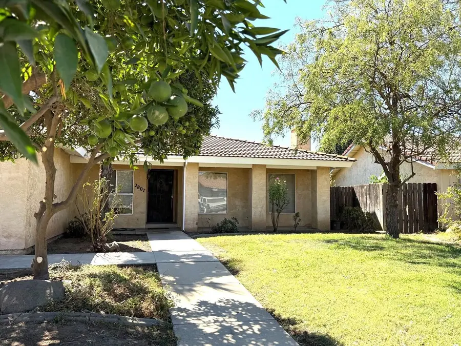 2807 E Norman Avenue, Visalia, CA 93292 - #2
