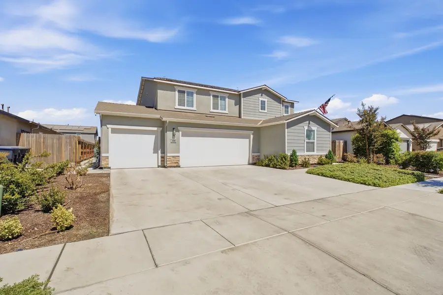 1040 E Reese Avenue, Visalia, CA 93292 - #2