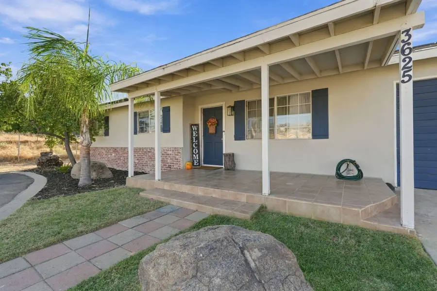3625 S Highland Avenue, Selma, CA 93662 - #2
