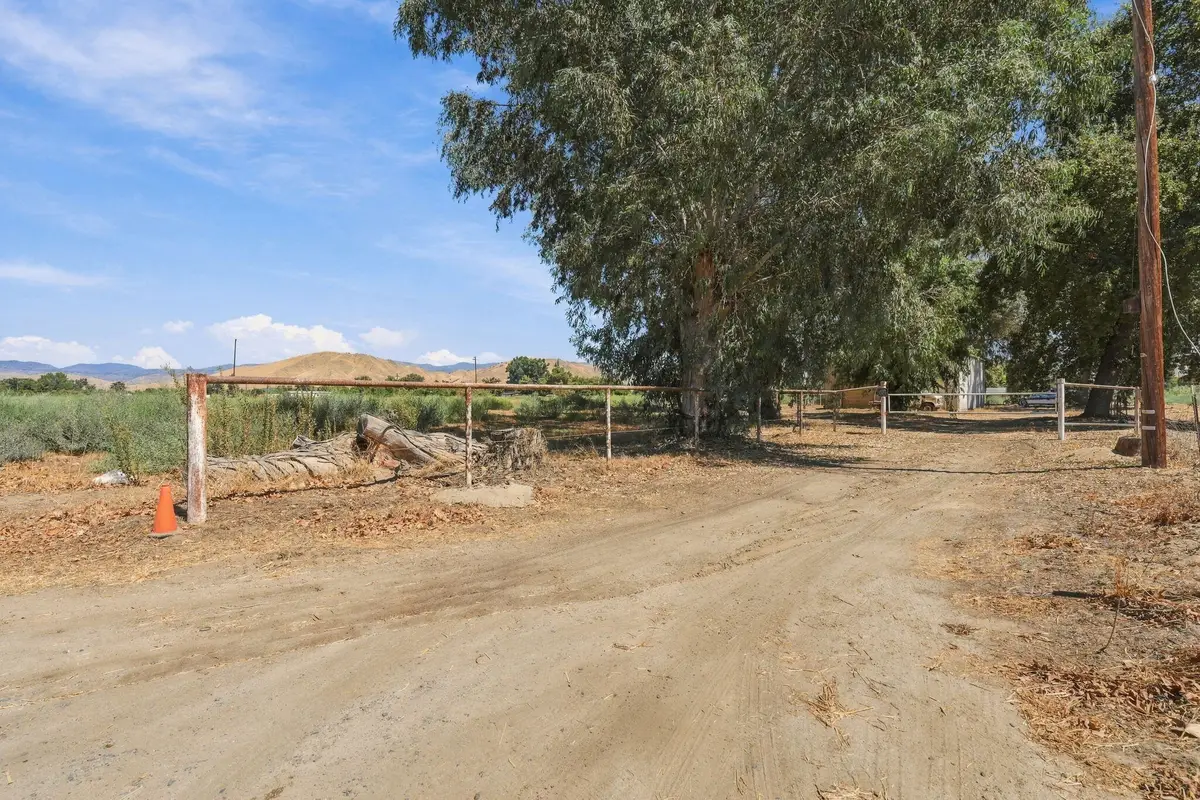 Main Drive, Woodlake, CA 93286 - #1