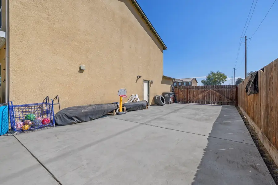 2943 N Clay Court, Visalia, CA 93291 - #3