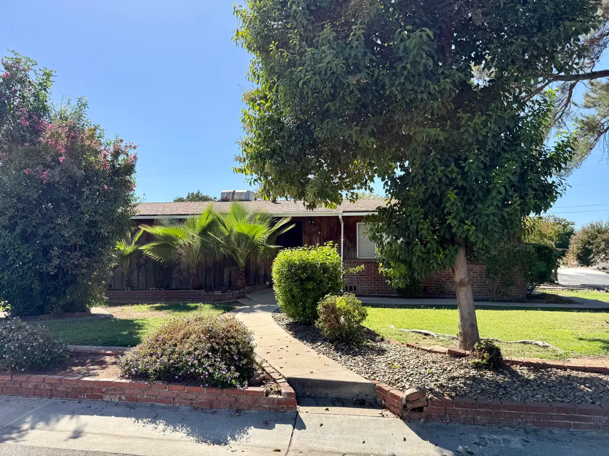 699 N Pepper Street, Woodlake, CA 93286 - #1