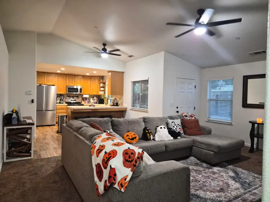 1146 E Buena Vista Avenue, Visalia, CA 93292 - #3