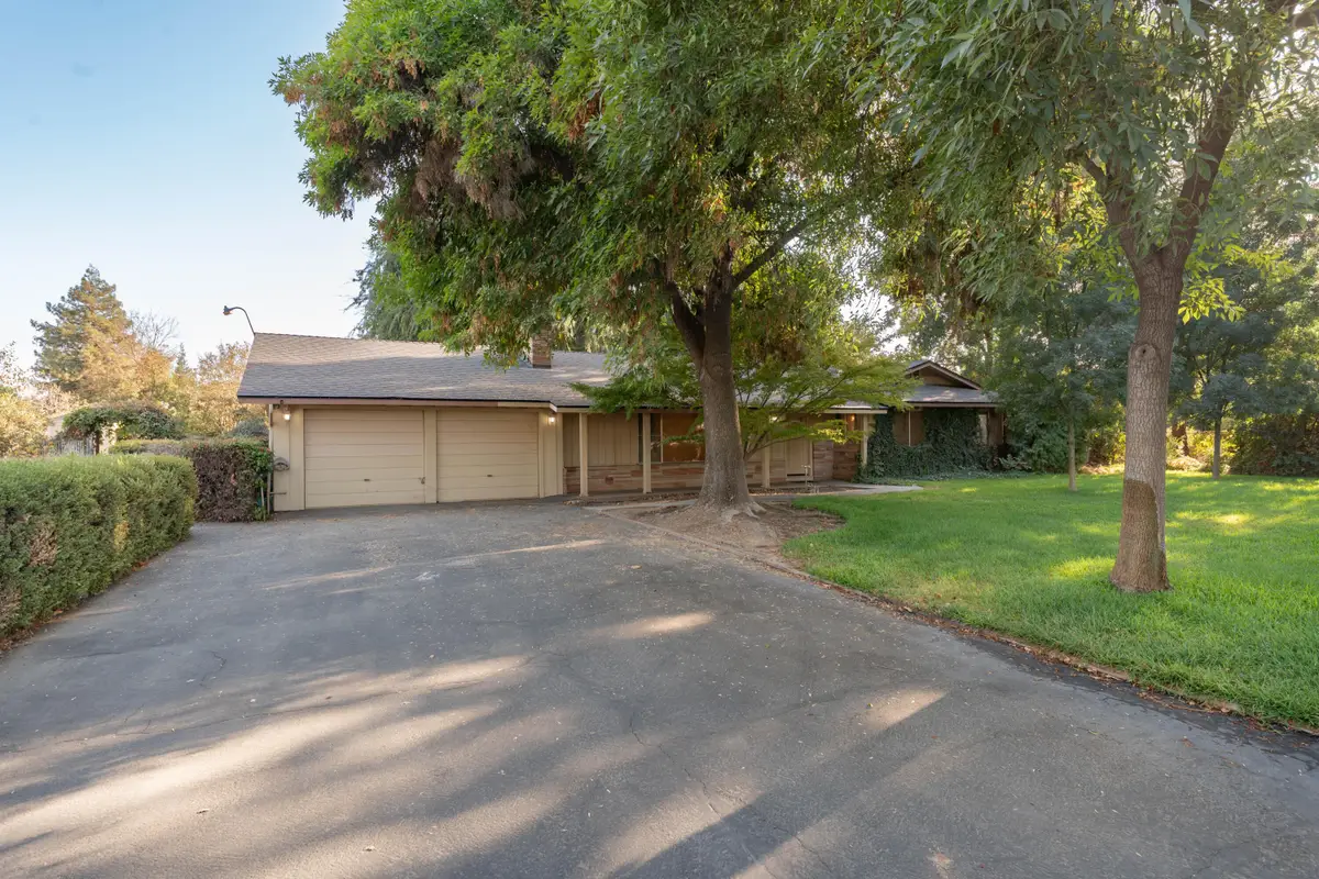 1375 Pioneer Avenue, Porterville, CA 93257 - #1