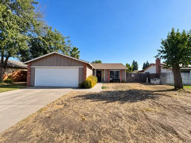 4625 W Paradise Avenue, Visalia, CA 93277 - #2