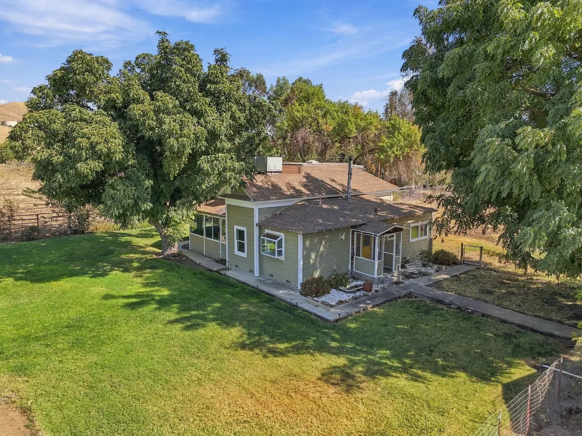 601 E Mulberry Avenue, Porterville, CA 93257 - #1