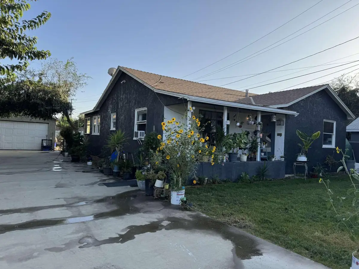 341 W Oak Avenue, Porterville, CA 93257 - #1