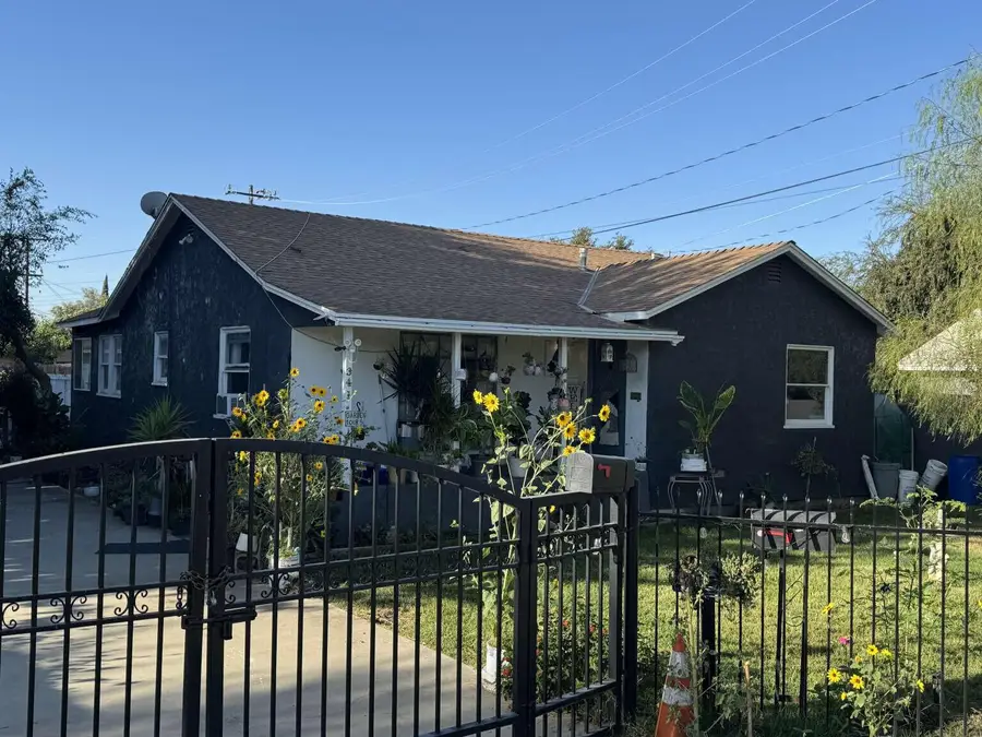 341 W Oak Avenue, Porterville, CA 93257 - #2
