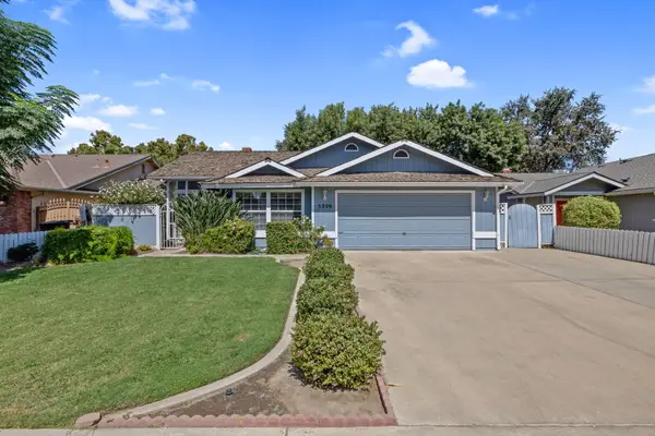 5206 W Iris Court, Visalia, CA 93277