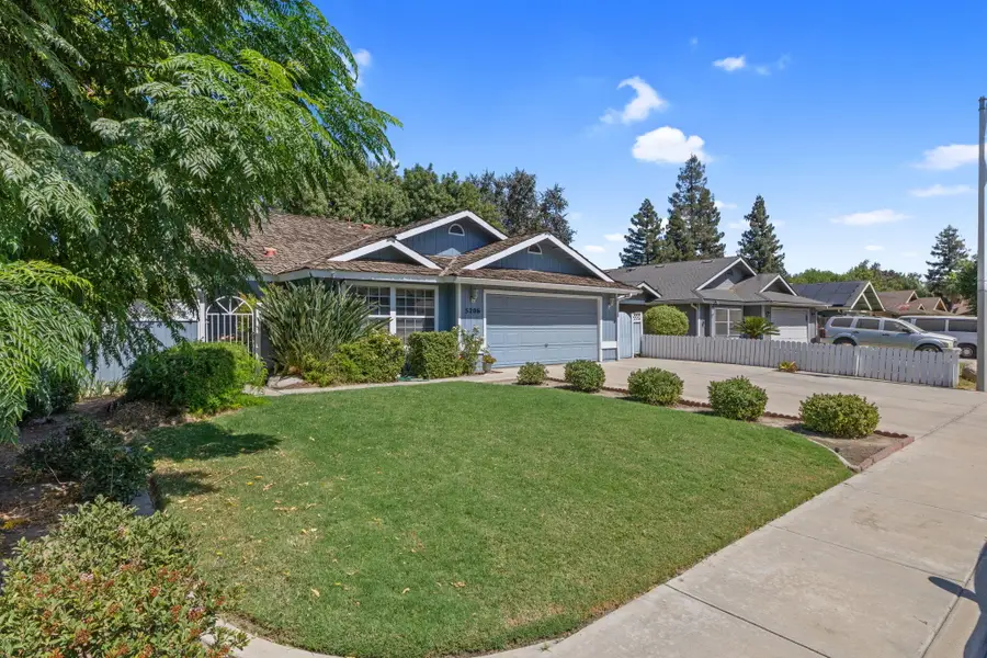 5206 W Iris Court, Visalia, CA 93277 - #3
