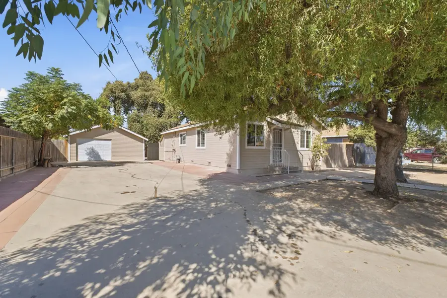 1123 N Rinaldi Street, Visalia, CA 93291 - #2
