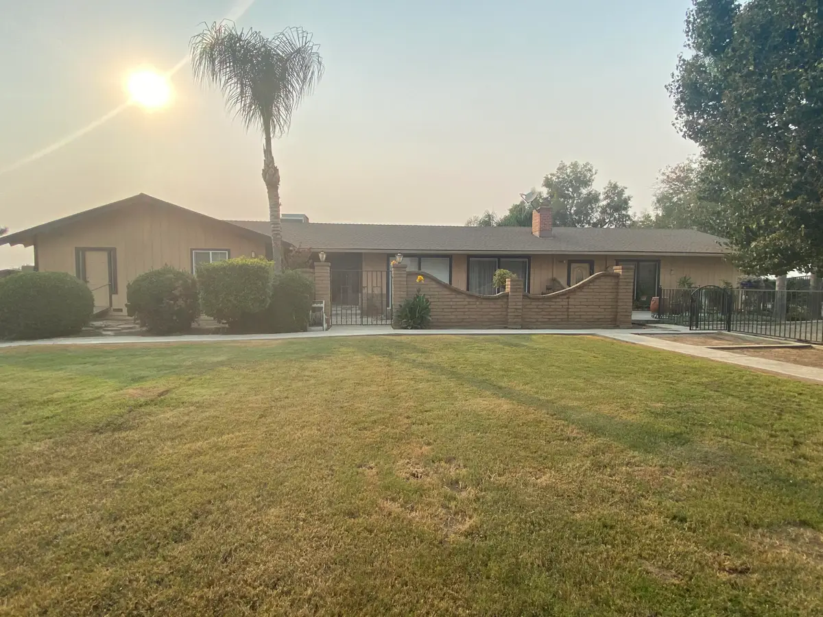 10853 Porter Avenue, Dinuba, CA 93618 - #1