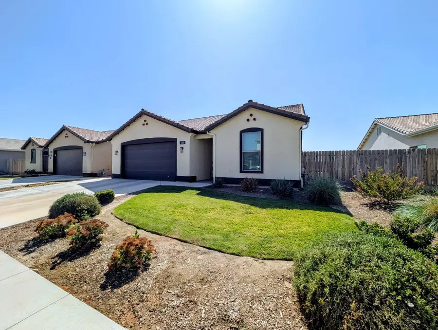 1135 E Seeger Avenue, Visalia, CA 93292 - #3