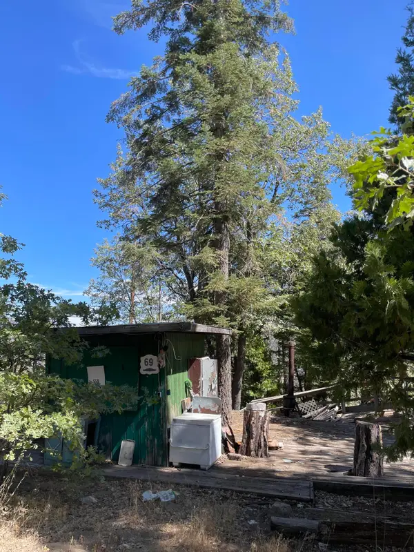 69 Mountain Aire Coy Flat Road, Camp Nelson, CA 93265