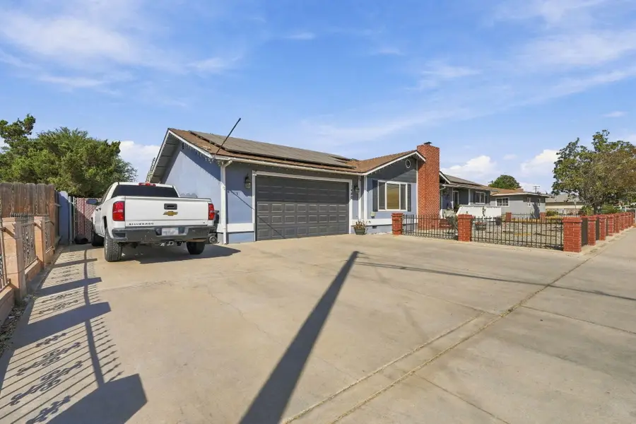 1480 E Bardsley Avenue, Tulare, CA 93274 - #3