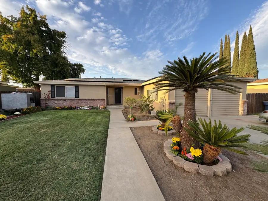 256 E Gail Avenue, Tulare, CA 93274 - #3