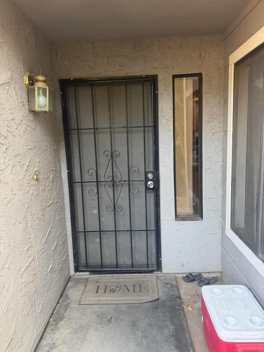 635 E Harold Avenue, Visalia, CA 93292 - #2