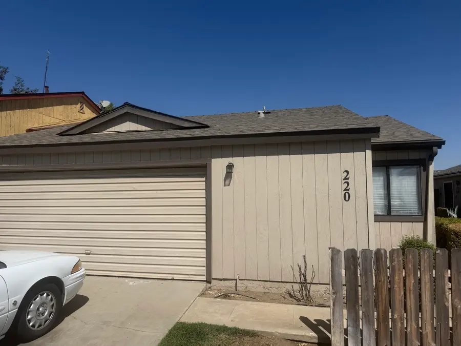 220 E Harold Court, Visalia, CA 93291 - #2