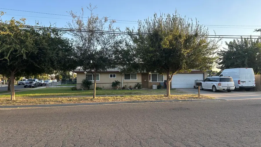 955 E Sonora Avenue, Tulare, CA 93274 - #3
