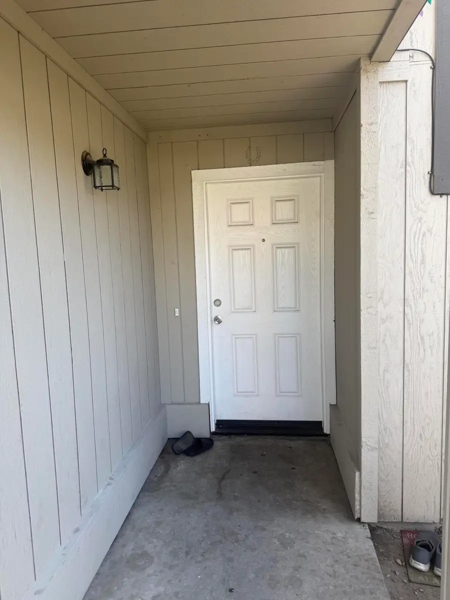 229 E Harold Court, Visalia, CA 93291 - #3