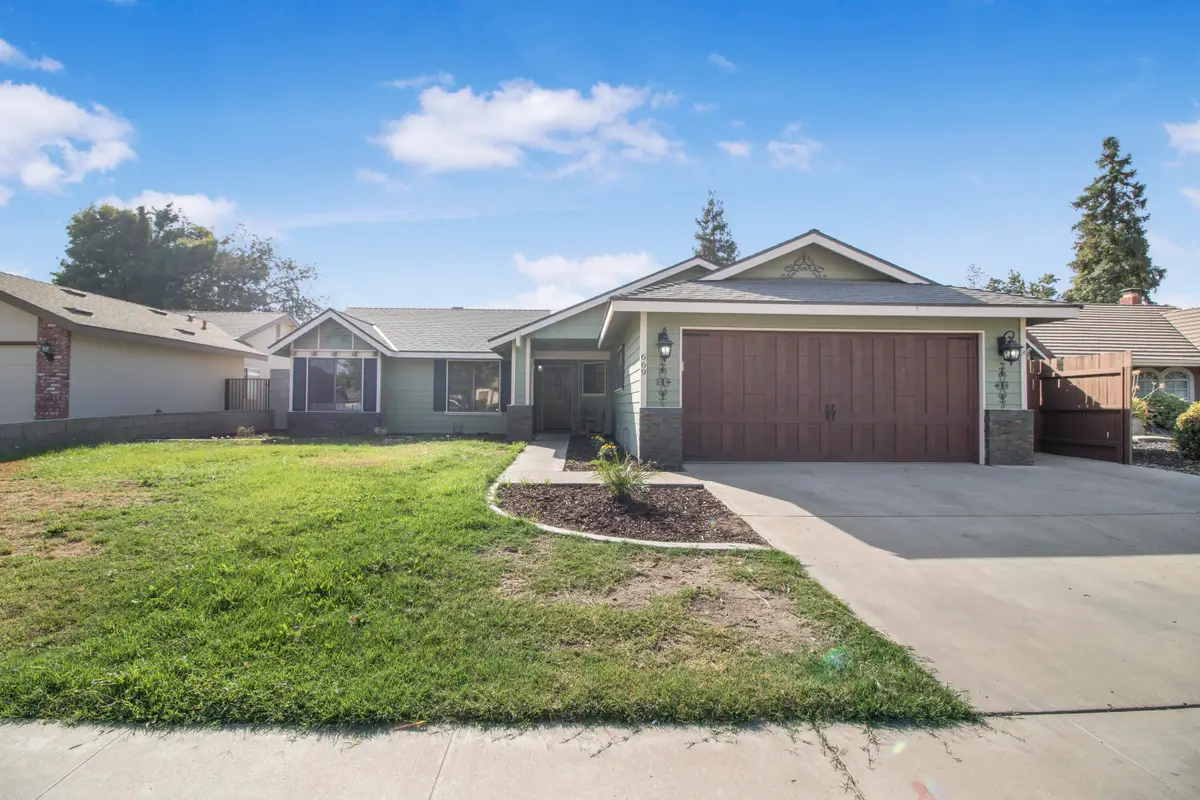 669 Coral Street, Tulare, CA 93274 - #1