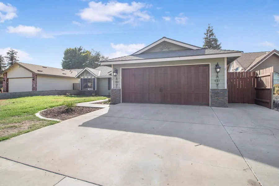 669 Coral Street, Tulare, CA 93274 - #2