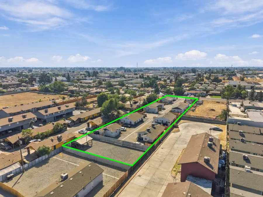 636 E Roosevelt Avenue, Visalia, CA 93292 - #2