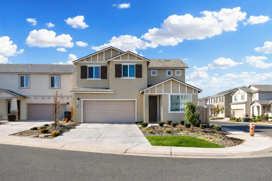 2207 S Crumal Street, Visalia, CA 93292 - #2