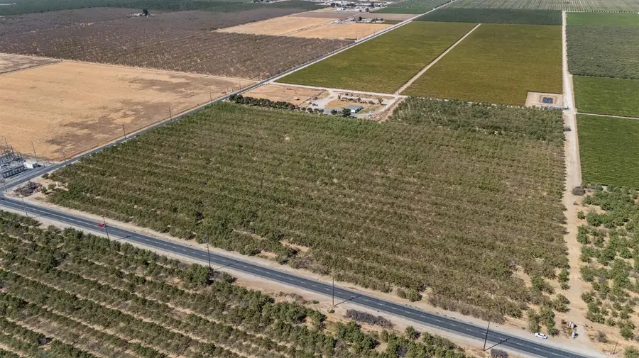 E Sierra Avenue, Earlimart, CA 93219 - #2