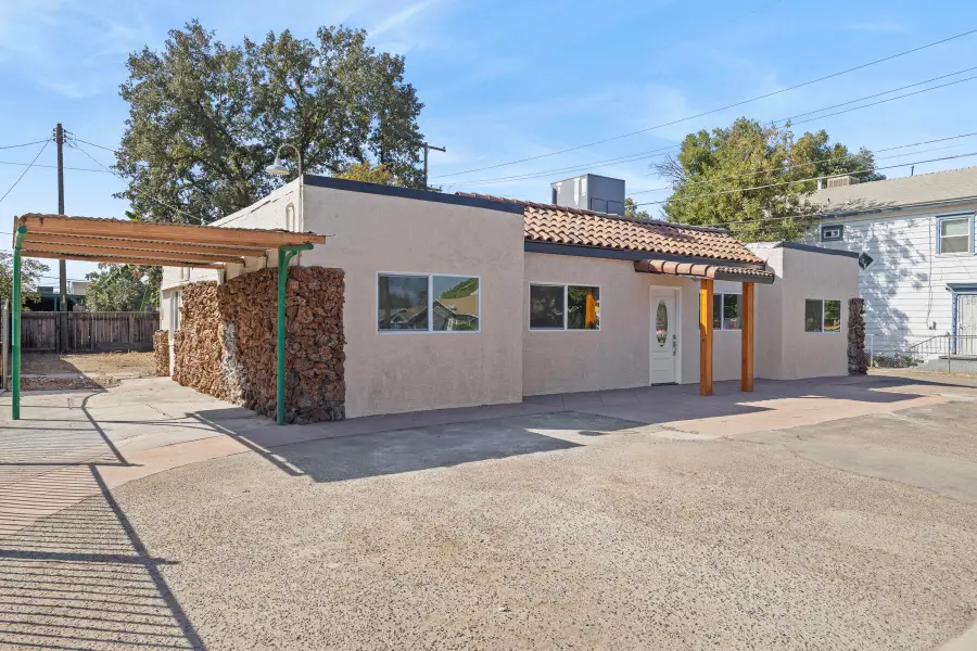 317 W Tulare Avenue, Tulare, CA 93274 - #2