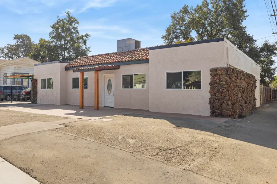 317 W Tulare Avenue, Tulare, CA 93274 - #3