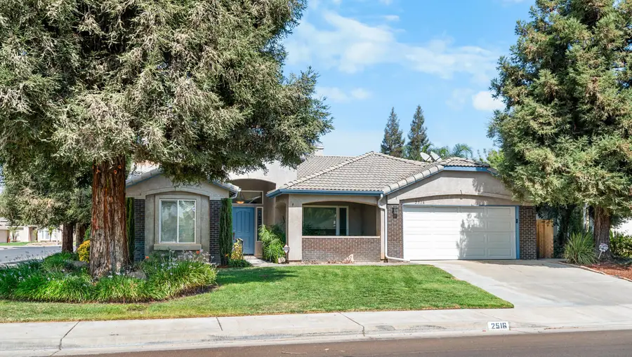 2516 E Cherry Avenue, Visalia, CA 93292 - #3