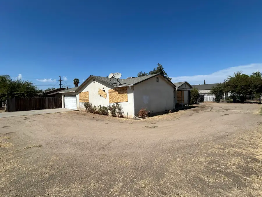 261 11th Street, Orange Cove, CA 93646 - #3