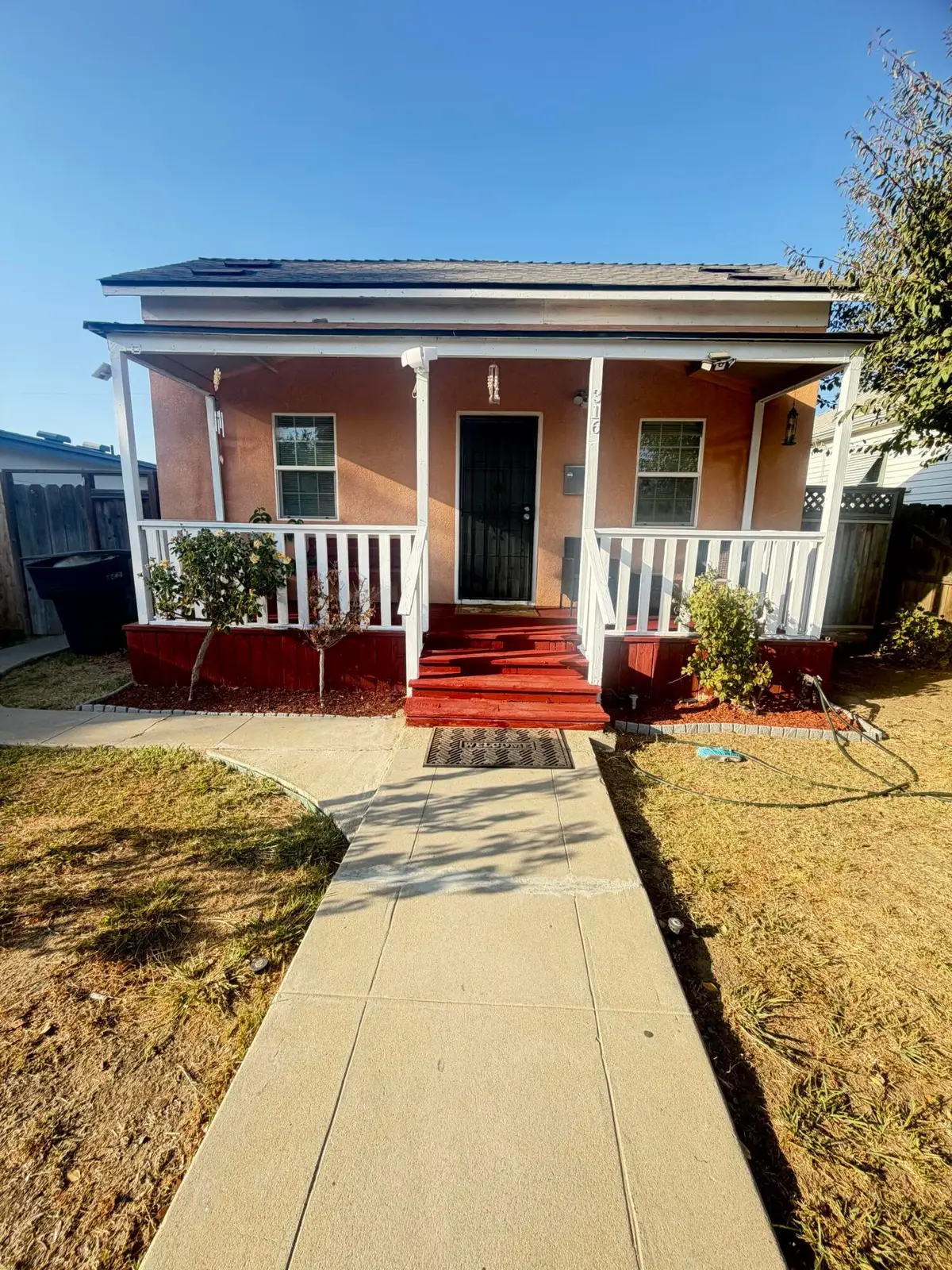 316 E 10th Street, Hanford, CA 93230 - #1